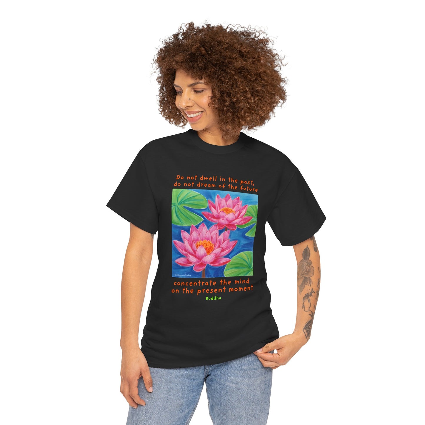Do not dwell in the past, do not dream of the future, concentrate the mind on the present moment - Buddha T-shirt