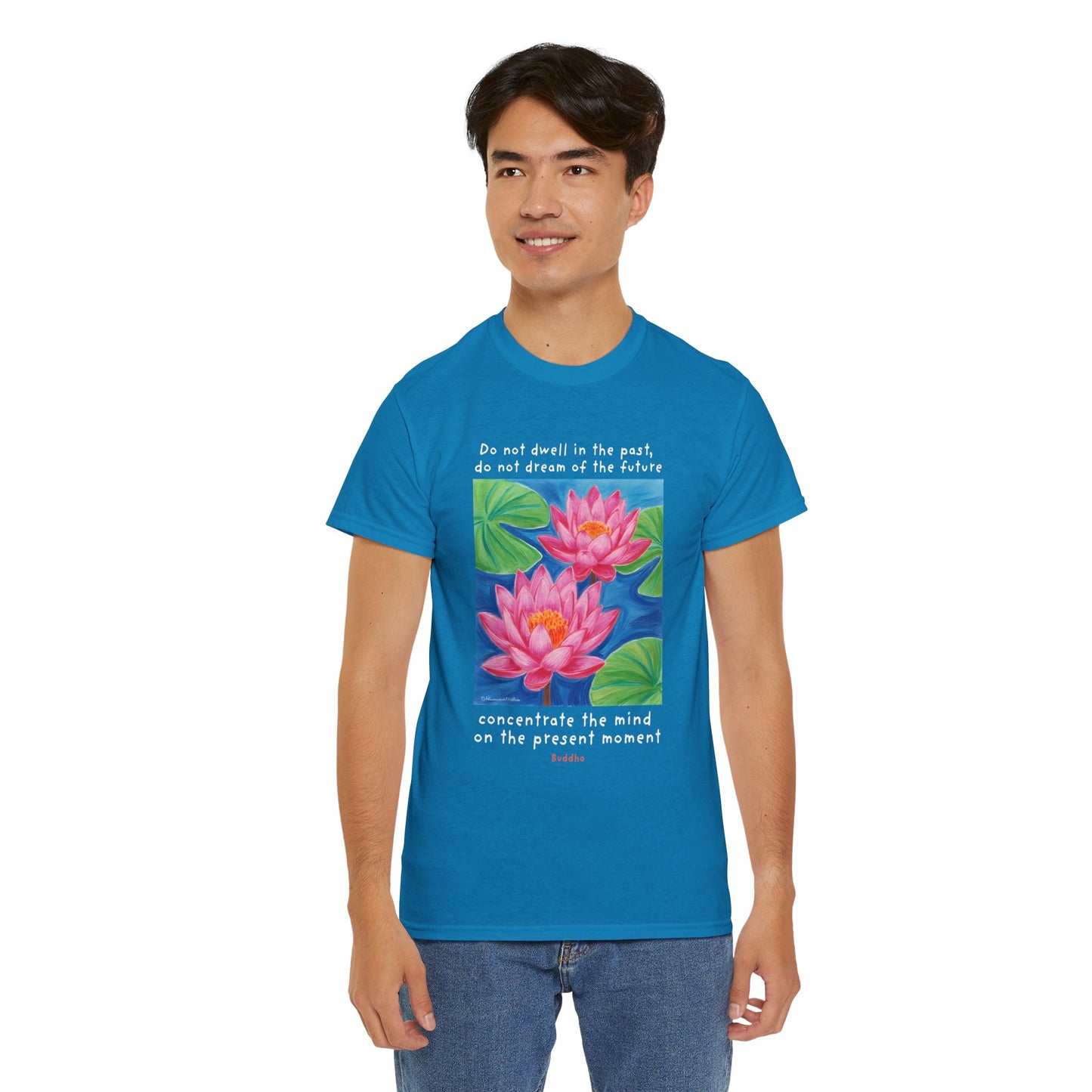 Do not dwell in the past,  do not dream of the future, concentrate the mind on the present moment - Buddha  T-shirt